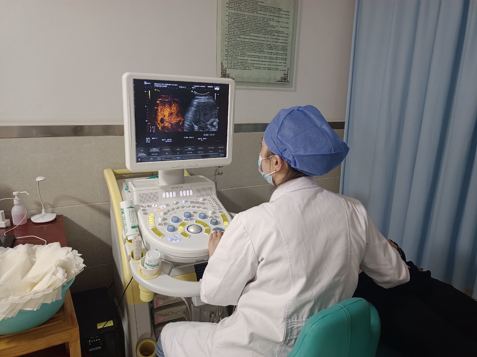 在征得患者本人同意后,功能科为患者进行了肝脏超声造影,检查历时10